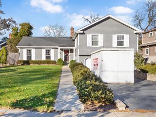 325 W Park Avenue, Wheaton, IL 60189
