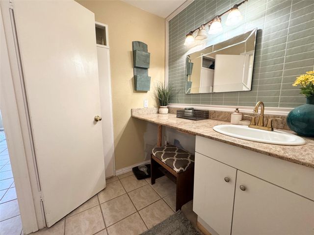 5550 N Braeswood Boulevard 128, Houston, TX 77096