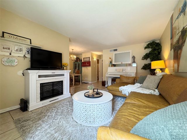 5550 N Braeswood Boulevard 128, Houston, TX 77096