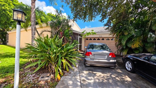 9538 NW 8th Circle, Plantation, FL 33324