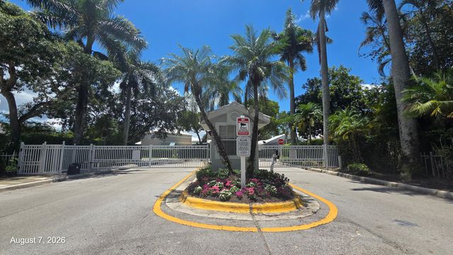 9538 NW 8th Circle, Plantation, FL 33324