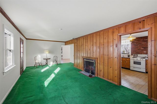 79 Appletree Lane, Roslyn Heights, NY 11577