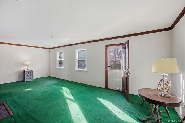 79 Appletree Lane, Roslyn Heights, NY 11577