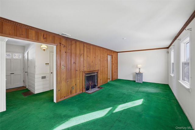 79 Appletree Lane, Roslyn Heights, NY 11577