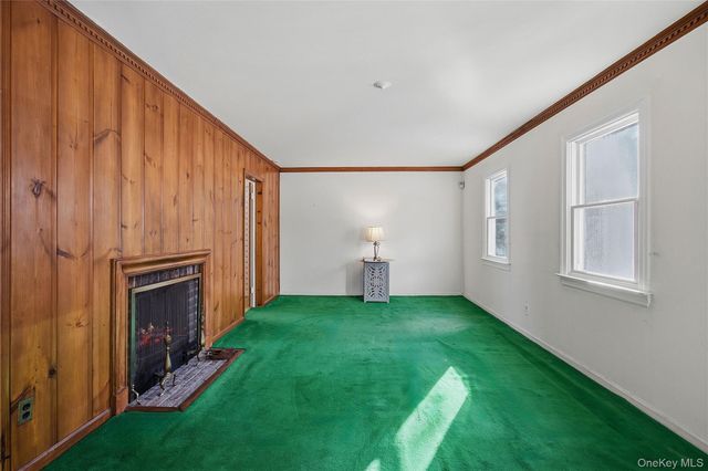 79 Appletree Lane, Roslyn Heights, NY 11577