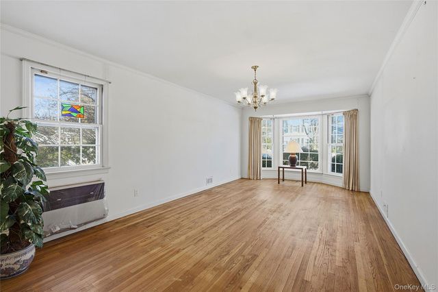 79 Appletree Lane, Roslyn Heights, NY 11577