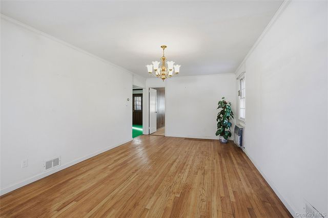 79 Appletree Lane, Roslyn Heights, NY 11577