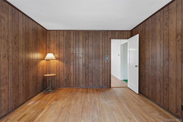 79 Appletree Lane, Roslyn Heights, NY 11577