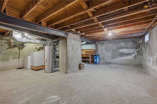 79 Appletree Lane, Roslyn Heights, NY 11577