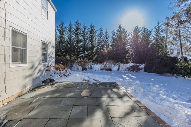 79 Appletree Lane, Roslyn Heights, NY 11577