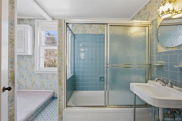 79 Appletree Lane, Roslyn Heights, NY 11577