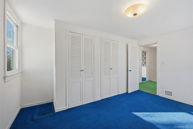 79 Appletree Lane, Roslyn Heights, NY 11577