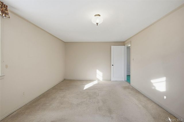 79 Appletree Lane, Roslyn Heights, NY 11577