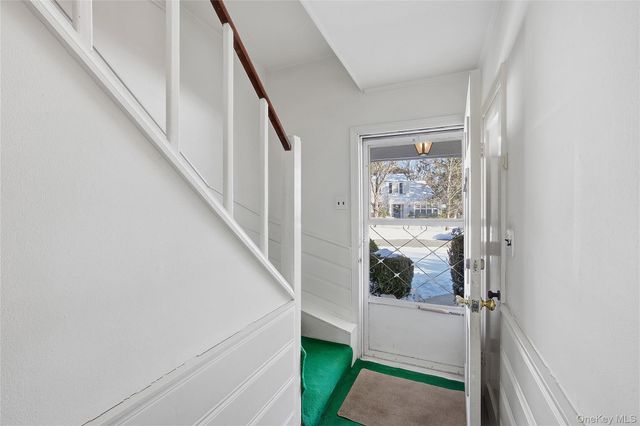 79 Appletree Lane, Roslyn Heights, NY 11577