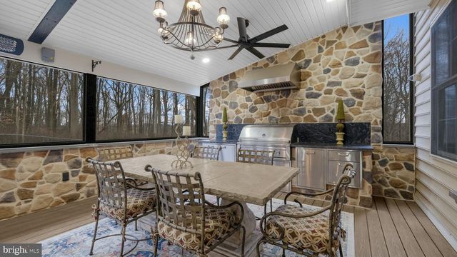 94 AUTUMN WOODS LN, Glen Mills, PA 19342
