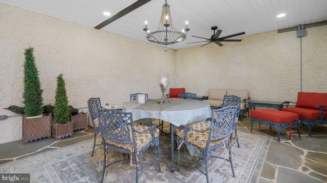 94 AUTUMN WOODS LN, Glen Mills, PA 19342