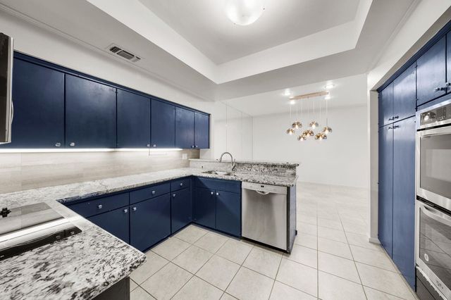 11 Litchfield Lane, Houston, TX 77024