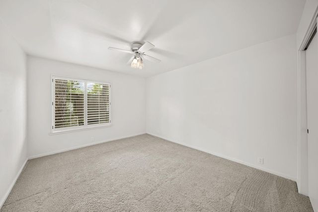 11 Litchfield Lane, Houston, TX 77024
