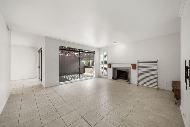 11 Litchfield Lane, Houston, TX 77024
