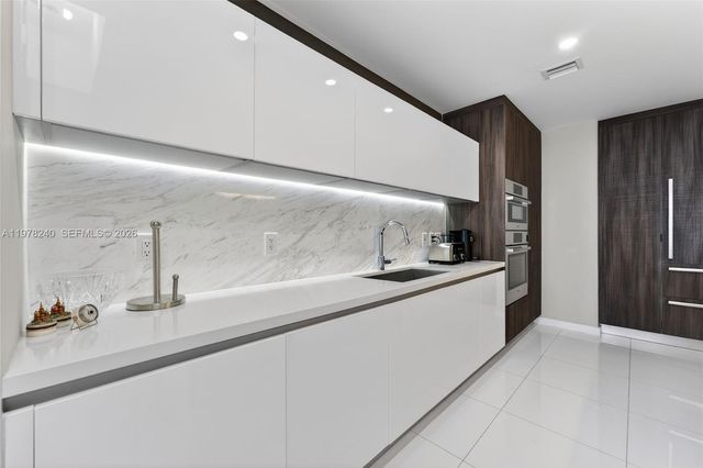 851 NE 1st Ave 1101, Miami, FL 33132