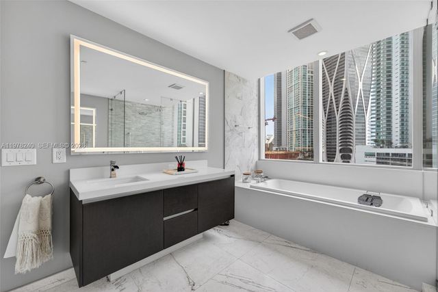 851 NE 1st Ave 1101, Miami, FL 33132