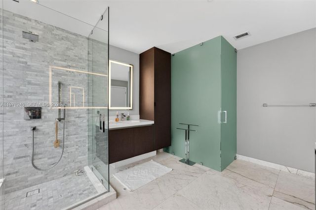 851 NE 1st Ave 1101, Miami, FL 33132