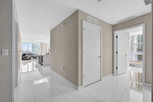 851 NE 1st Ave 1101, Miami, FL 33132