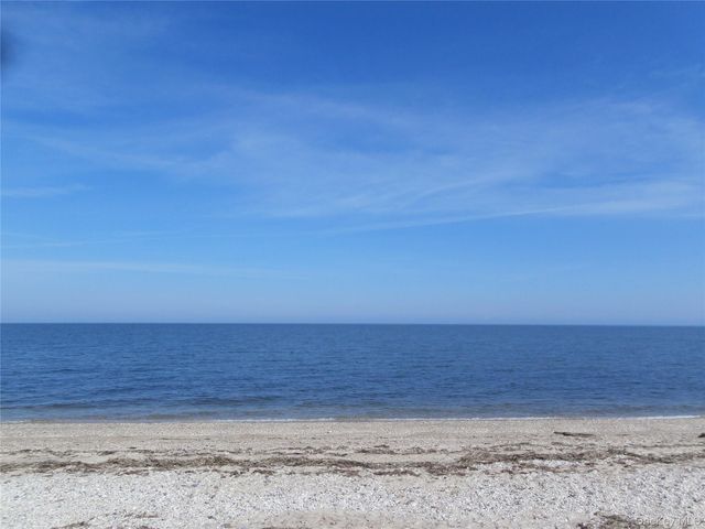 52325 County Road 48 31, Southold, NY 11971