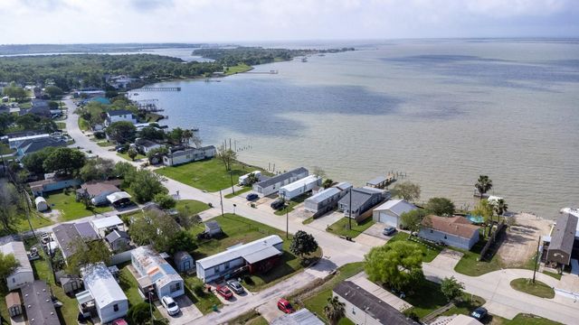 2830 Bay Oaks Harbor Drive, Baytown, TX 77523