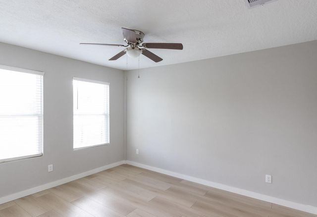 2830 Bay Oaks Harbor Drive, Baytown, TX 77523