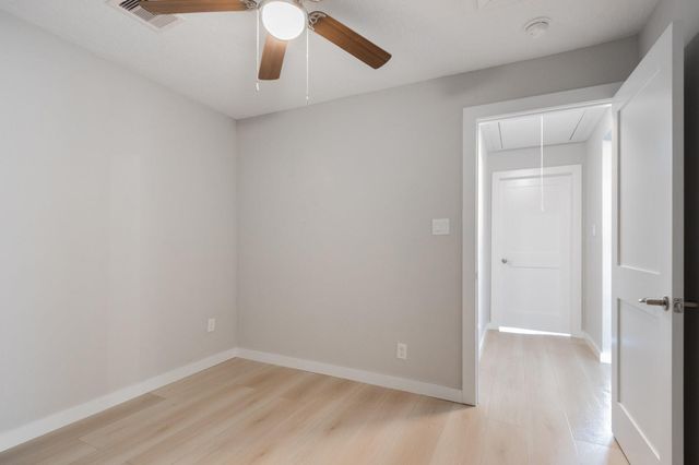 2830 Bay Oaks Harbor Drive, Baytown, TX 77523