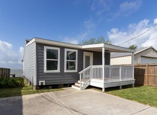 2830 Bay Oaks Harbor Drive, Baytown, TX 77523