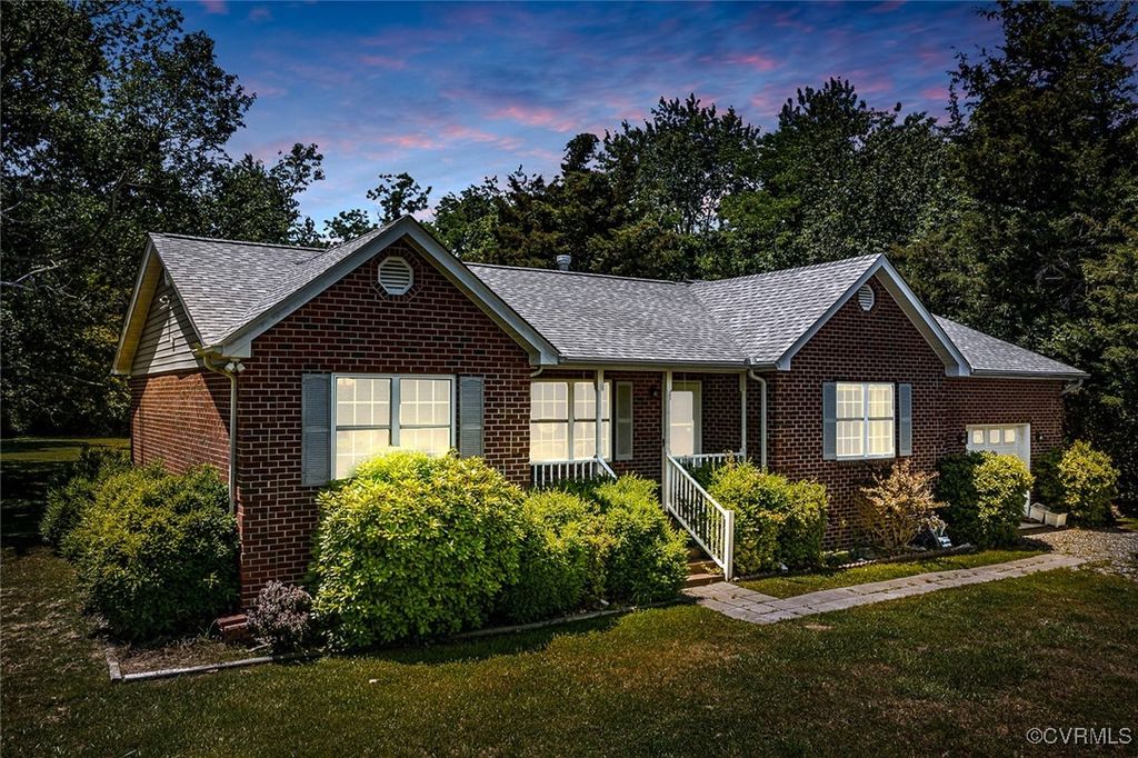 327 White Sand Dr, Heathsville, VA 22473