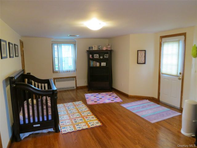 100 Rockywood Road, Manhasset, NY 11030