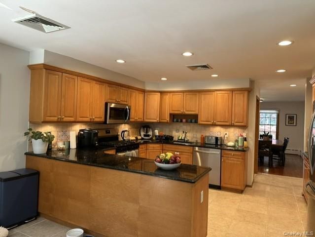 100 Rockywood Road, Manhasset, NY 11030