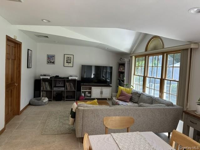 100 Rockywood Road, Manhasset, NY 11030