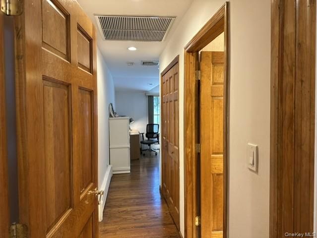 100 Rockywood Road, Manhasset, NY 11030