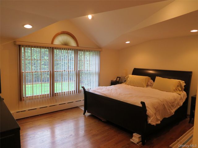 100 Rockywood Road, Manhasset, NY 11030