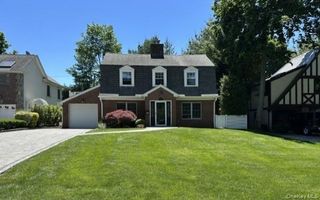 100 Rockywood Road, Manhasset, NY 11030