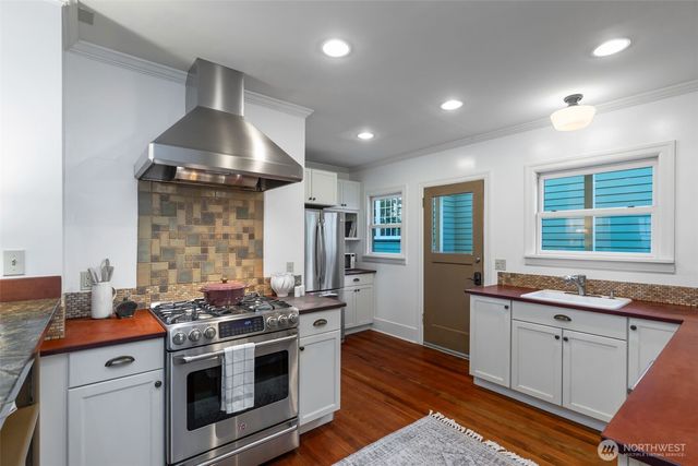 1828 NE Ravenna Boulevard, Seattle, WA 98105