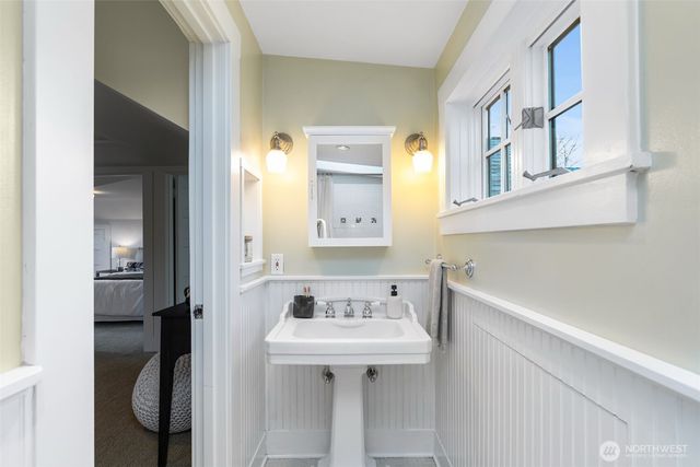 1828 NE Ravenna Boulevard, Seattle, WA 98105