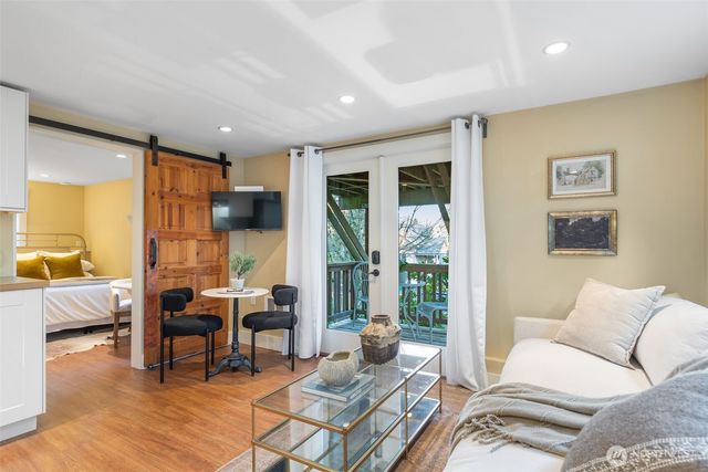 1828 NE Ravenna Boulevard, Seattle, WA 98105