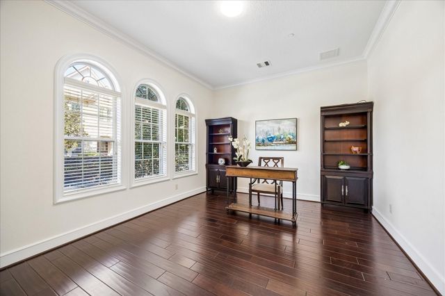 34 Windsor Court, Houston, TX 77055