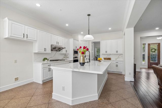 34 Windsor Court, Houston, TX 77055