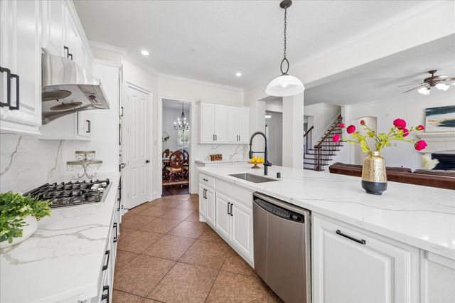 34 Windsor Court, Houston, TX 77055