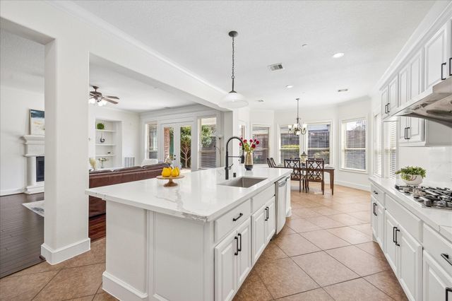 34 Windsor Court, Houston, TX 77055