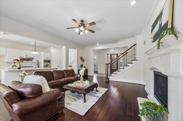 34 Windsor Court, Houston, TX 77055