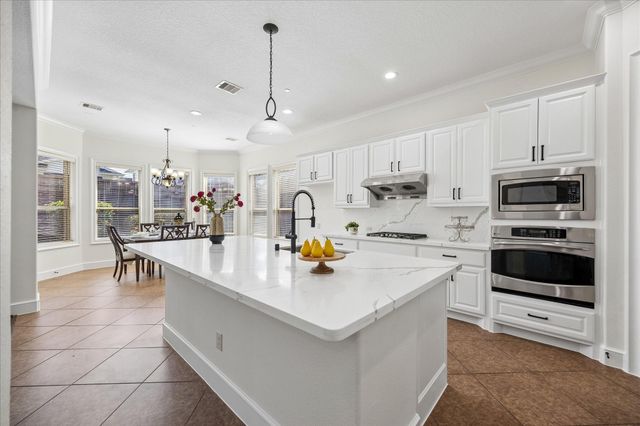 34 Windsor Court, Houston, TX 77055