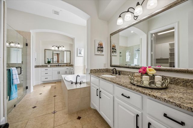 34 Windsor Court, Houston, TX 77055