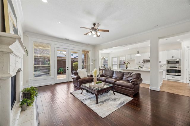 34 Windsor Court, Houston, TX 77055